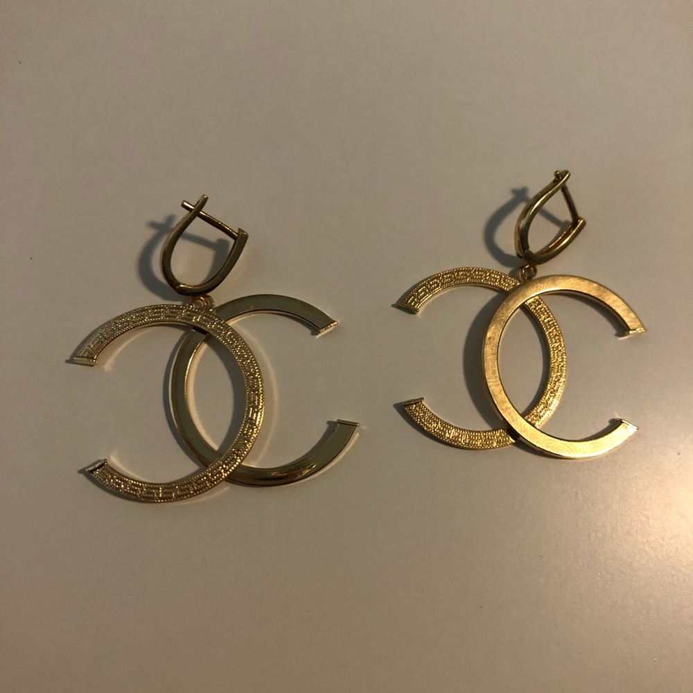 18k gold Chanel earrings